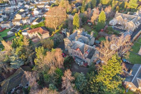 6 bedroom town house for sale
