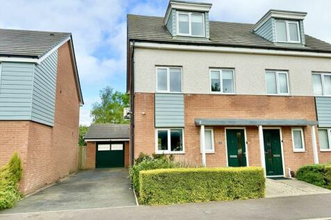 3 bedroom semi-detached house for sale