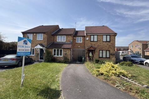 Cedar Drive, Ibstock LE67 3 bed townhouse for sale