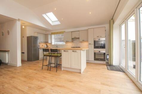 2 bedroom semi-detached bungalow for sale