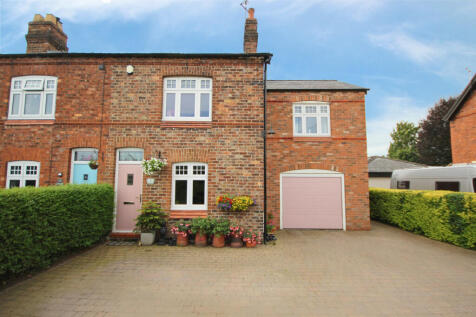 4 bedroom end of terrace house for sale