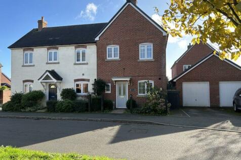 3 bedroom semi-detached house for sale