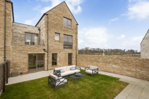 Bell Brae, St Andrews, KY16 4 bed end of terrace house for sale