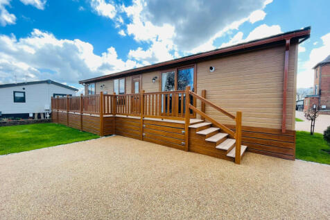 Staines, Surrey, TW18 2 bed park home for sale