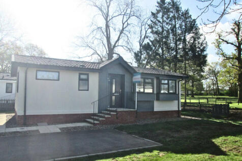 Bury St. Edmunds, Suffolk, IP31 2 bed park home for sale