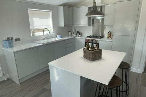 2 bedroom lodge for sale
