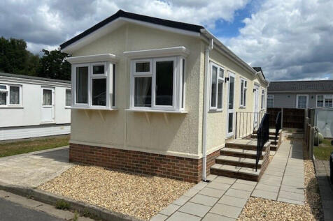 Camberley, Surrey, GU16 1 bed park home for sale