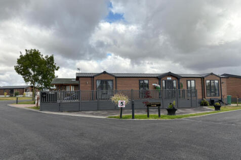 2 bedroom lodge for sale