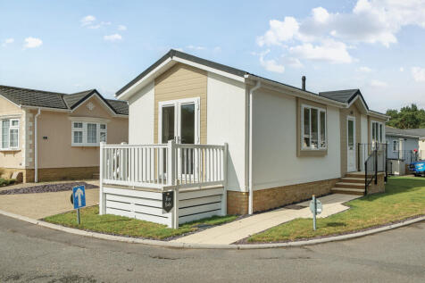 Bordon, Hampshire, GU35 2 bed park home for sale