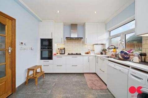 Widecombe Gardens, Redbridge IG4 4 bed terraced house for sale