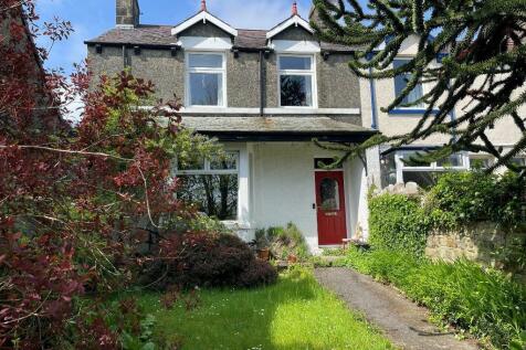 Halton, Lancaster LA2 4 bed end of terrace house for sale