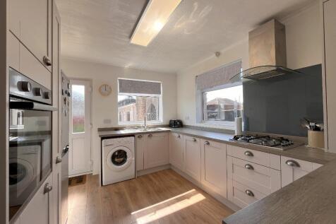 2 bedroom semi-detached bungalow for sale