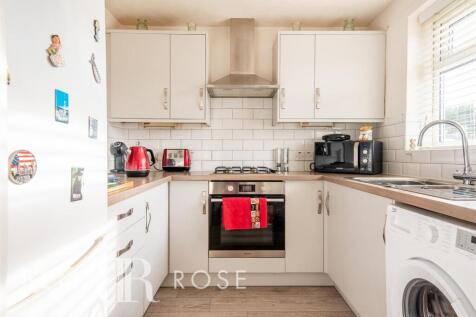 2 bedroom semi-detached house for sale