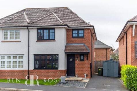 3 bedroom semi-detached house for sale