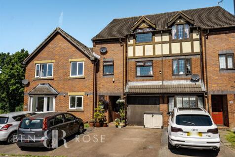 4 bedroom town house for sale
