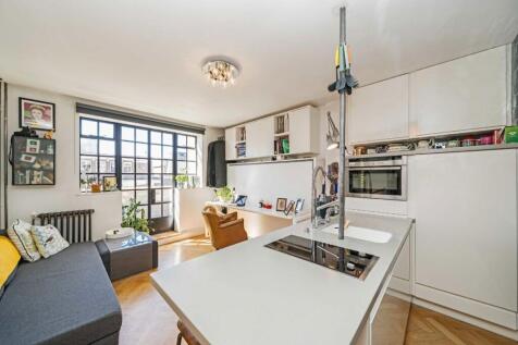 Studio flat for sale