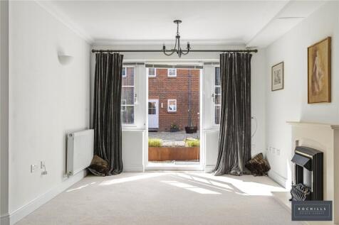 Between Streets, Cobham, Surrey, KT11 2 bed apartment for sale