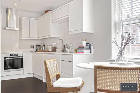 Baker Street, Weybridge, Surrey, KT13 2 bed apartment for sale