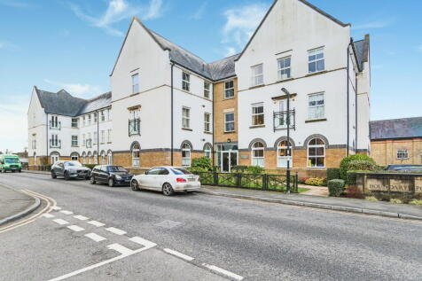 Coldstream Road,Caterham,CR3 5DU 2 bed apartment for sale