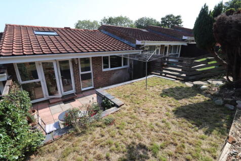Alder Croft, Coulsdon, CR5 2SN 2 bed terraced house for sale
