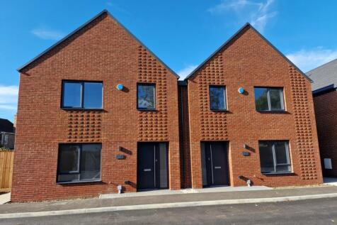4 bedroom semi-detached house for sale