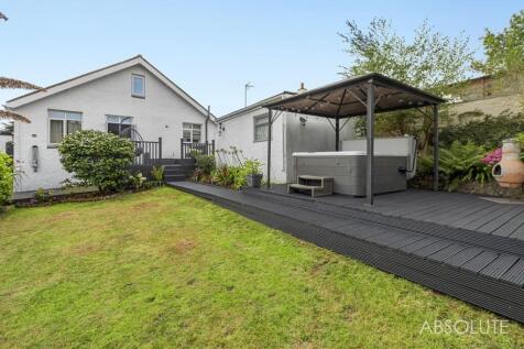 4 bedroom detached bungalow for sale