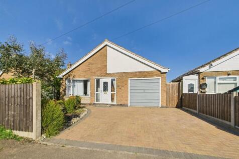 2 bedroom detached bungalow for sale
