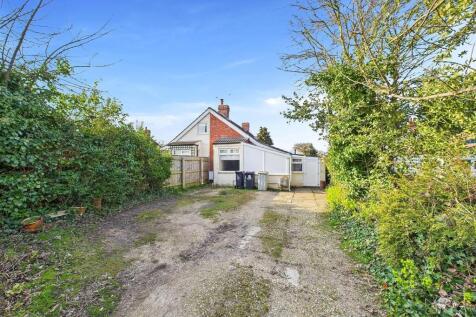 2 bedroom semi-detached bungalow for sale