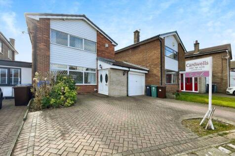 4 bedroom link detached house for sale