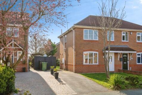 Stanley Park Drive, Chester CH4 3 bed semi