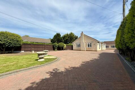 Bangors Road North, Iver Heath SL0 8 bed bungalow for sale