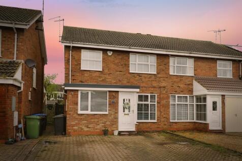 4 bedroom semi-detached house for sale