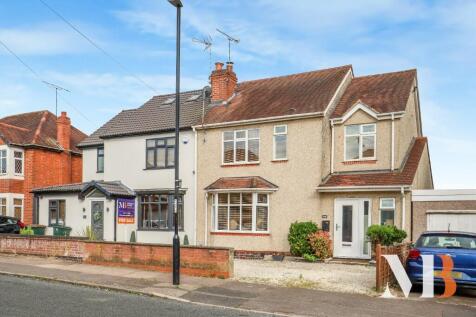 4 bedroom semi-detached house for sale