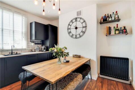 Balls Pond Road, London, N1 2 bed maisonette for sale