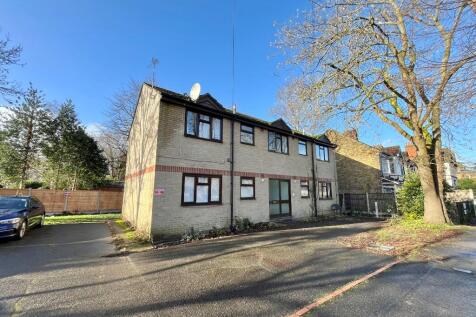 Junction Road, Romford 1 bed ground floor flat for sale