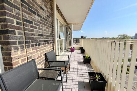 Stour Road, Dagenham 1 bed apartment for sale