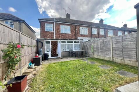 3 bedroom end of terrace house for sale