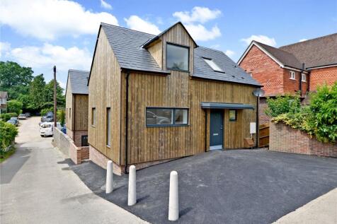 St Christophers Road, Haslemere... 3 bed link detached house for sale