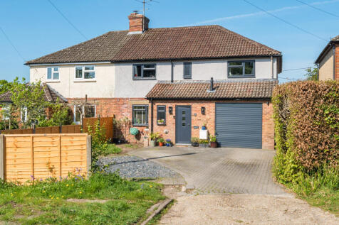 Manor Crescent, Haslemere, Surrey, GU27 4 bed semi
