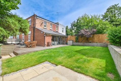 Melrose Avenue, Willesden Green... 2 bed flat for sale
