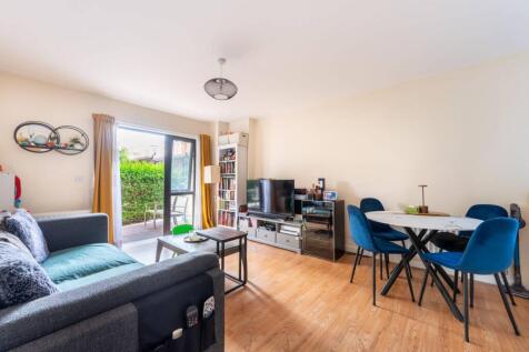 Newman Close, Willesden Green... 2 bed flat for sale