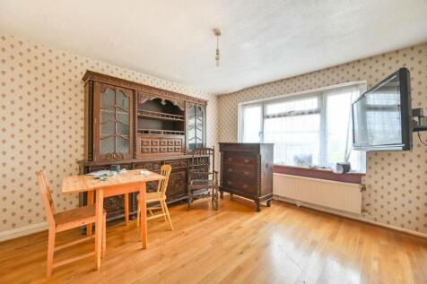 Crest Road, Gladstone Park, London, NW2 4 bed terraced house for sale