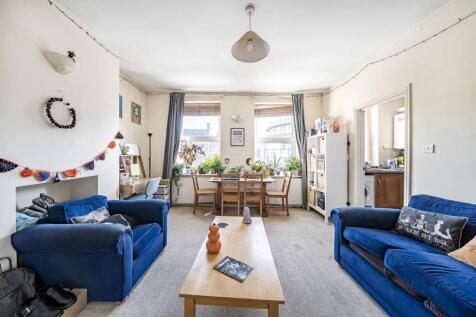 Cricklewood Broadway, Willesden... 2 bed flat for sale
