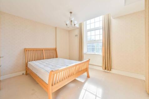Brook Road, Gladstone Park, London, NW2 2 bed flat for sale