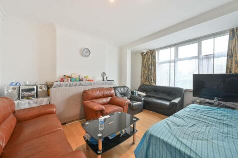 North Circular Road, Neasden, London... 1 bed flat for sale