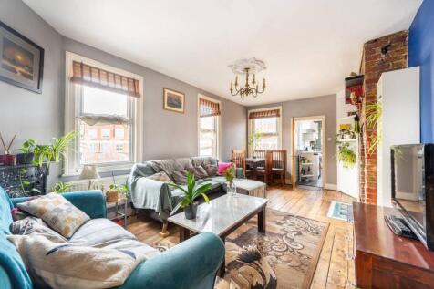 Palermo Road, Kensal Green, London, NW10 3 bed flat for sale