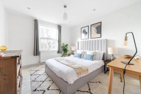 Leghorn Road, Kensal Green, London, NW10 3 bed flat for sale
