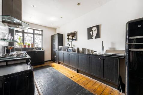 Aylestone Avenue, Queen's Park... 3 bed flat for sale