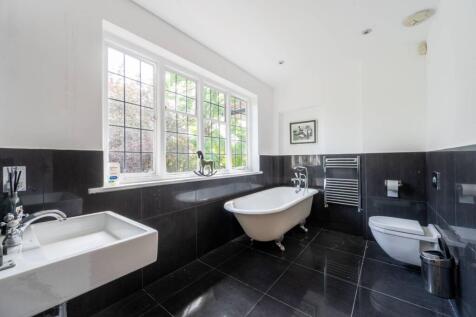 Aylestone Avenue, Queen's Park... 3 bed flat for sale