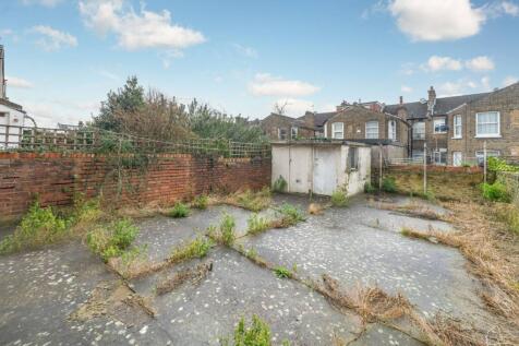 Buchanan Gardens, Kensal Green... 2 bed flat for sale
